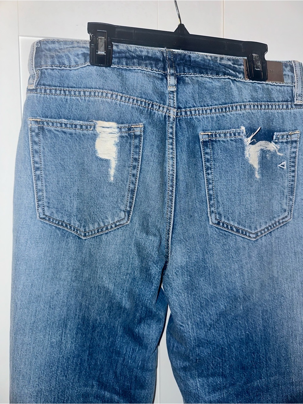 Hidden High Rise Distressed Straight Jeans $122 MSRP - Picture 2 of 6